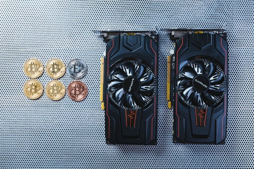 GPU2台でビットコインをマイニングの写真