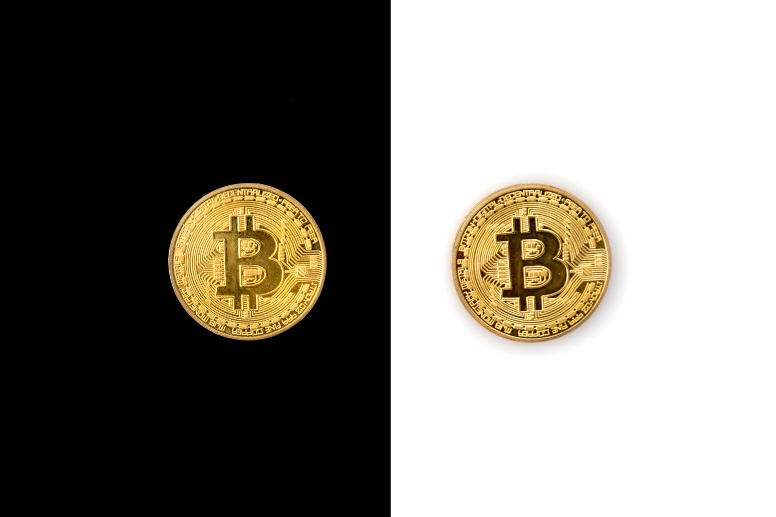 「白と黒に分裂したビットコイン（仮想通貨）」の写真