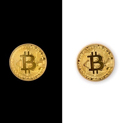 白と黒に分裂したビットコイン（仮想通貨）の写真