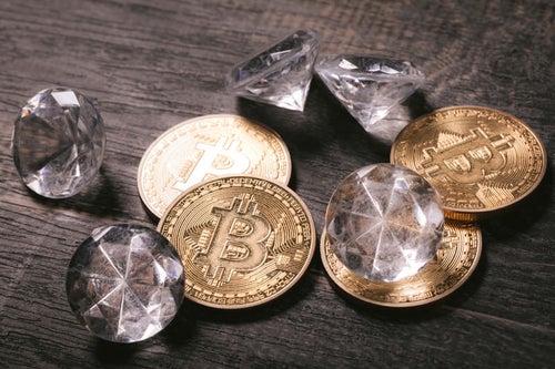 ビットコインとダイヤモンドの写真