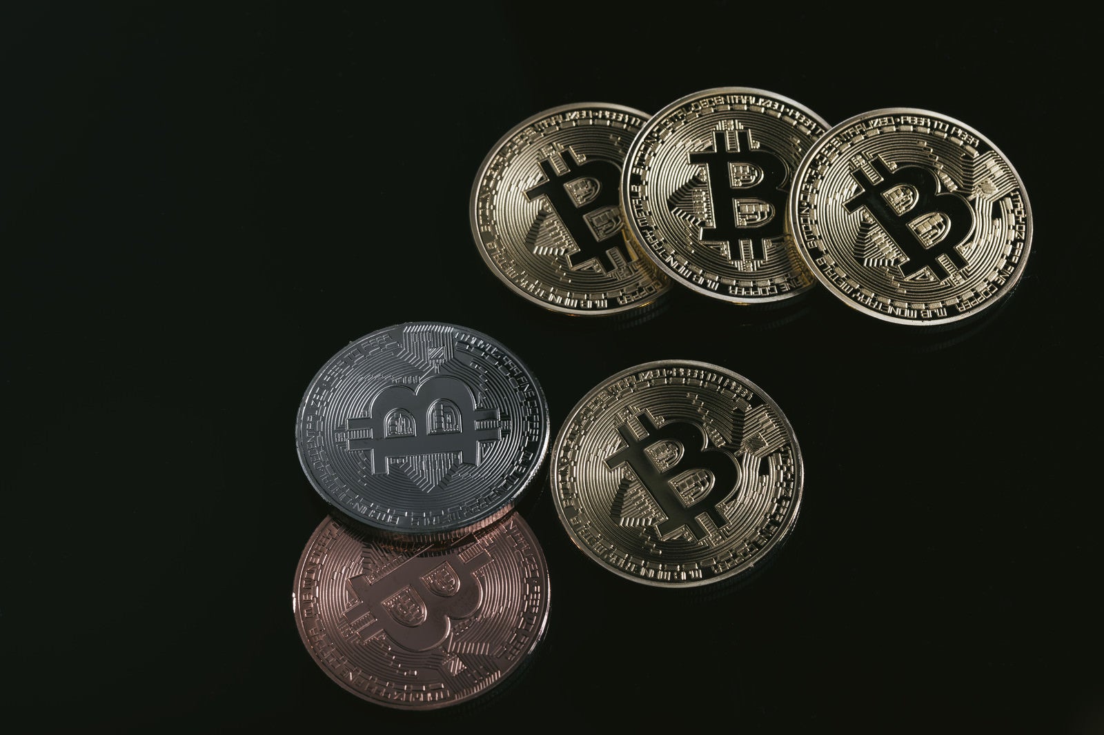 「ビットコイン（BTC）のメダル」の写真