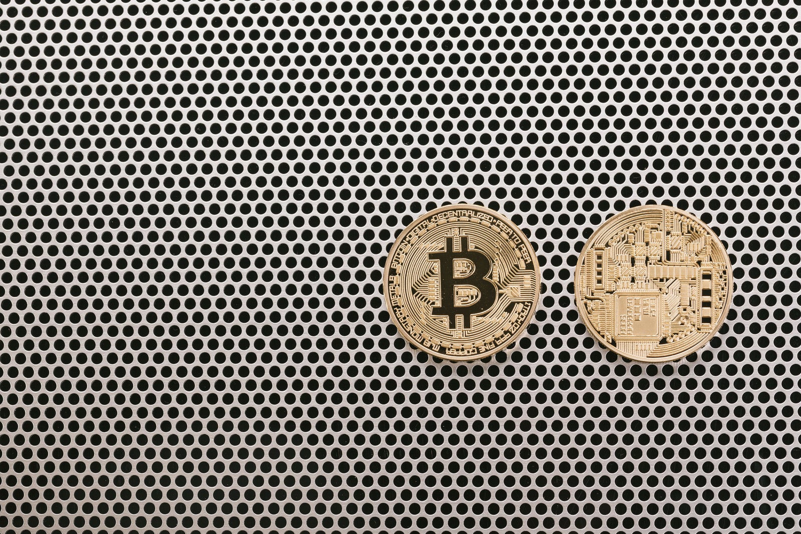 「仮想通貨の表と裏（Bitcoin）」の写真