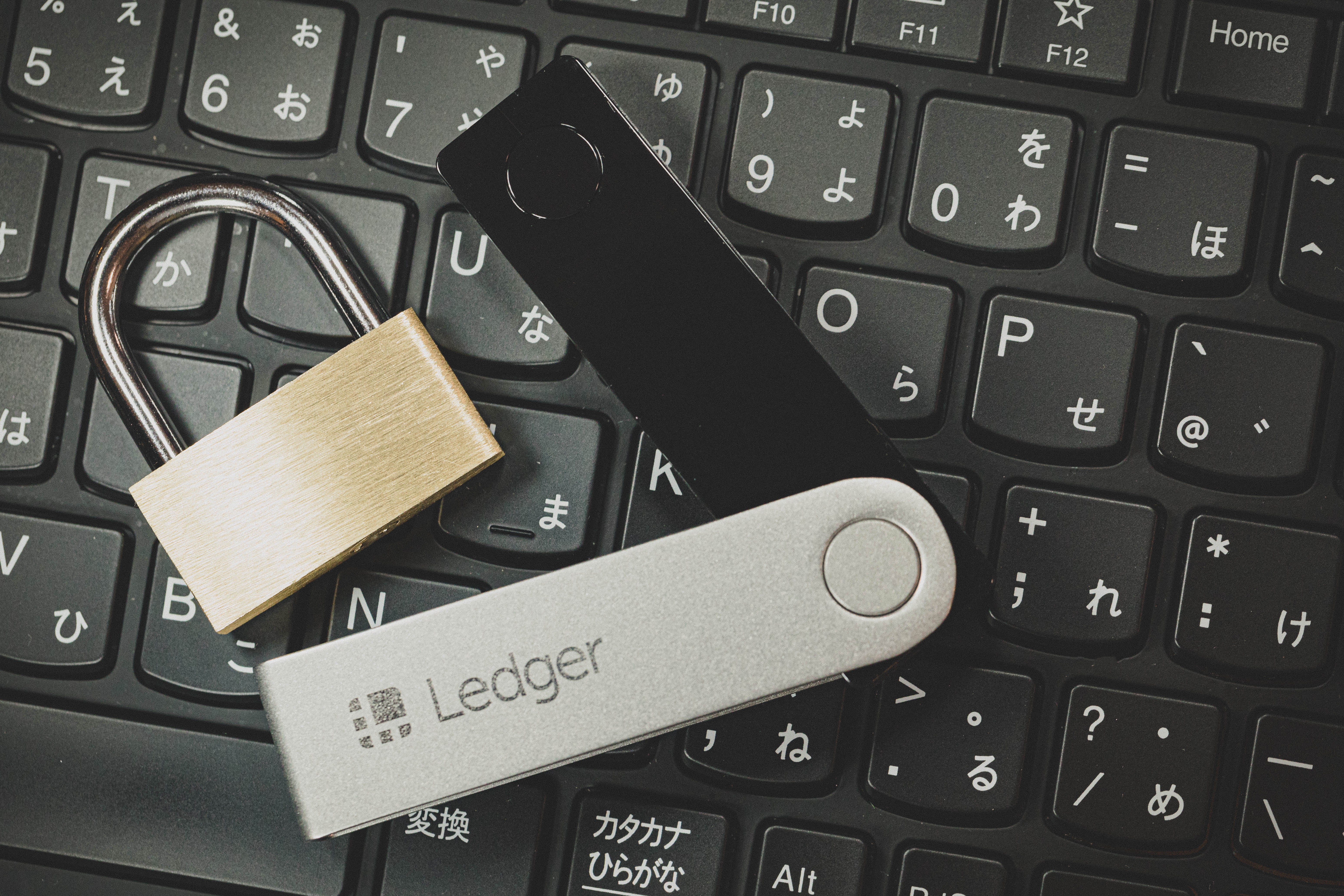 軽量な Ledger NANO S （暗号通貨ハードウェアウォレット）の無料写真