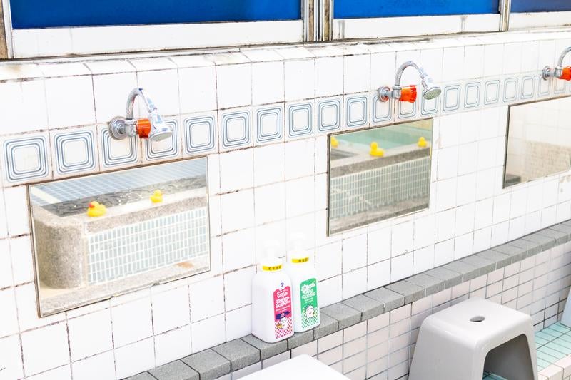 昔ながらの銭湯の洗い場