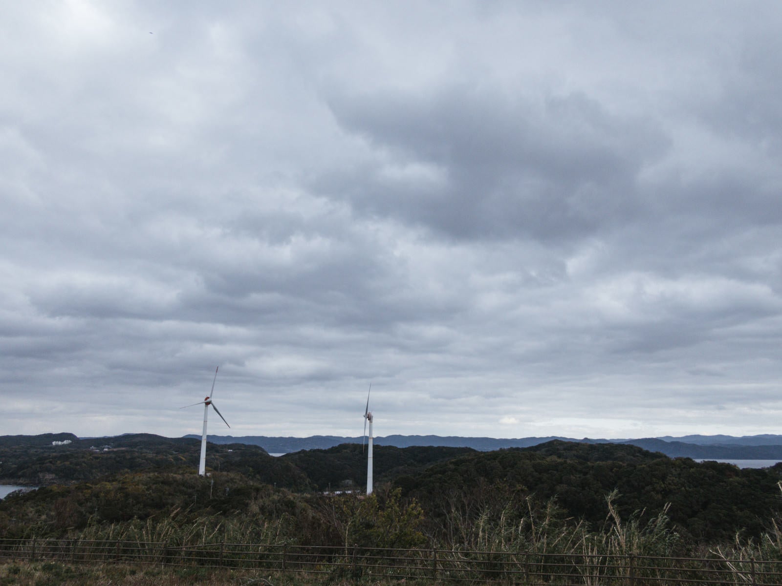 「 北緯33度線展望台から眺める風力発電」の写真