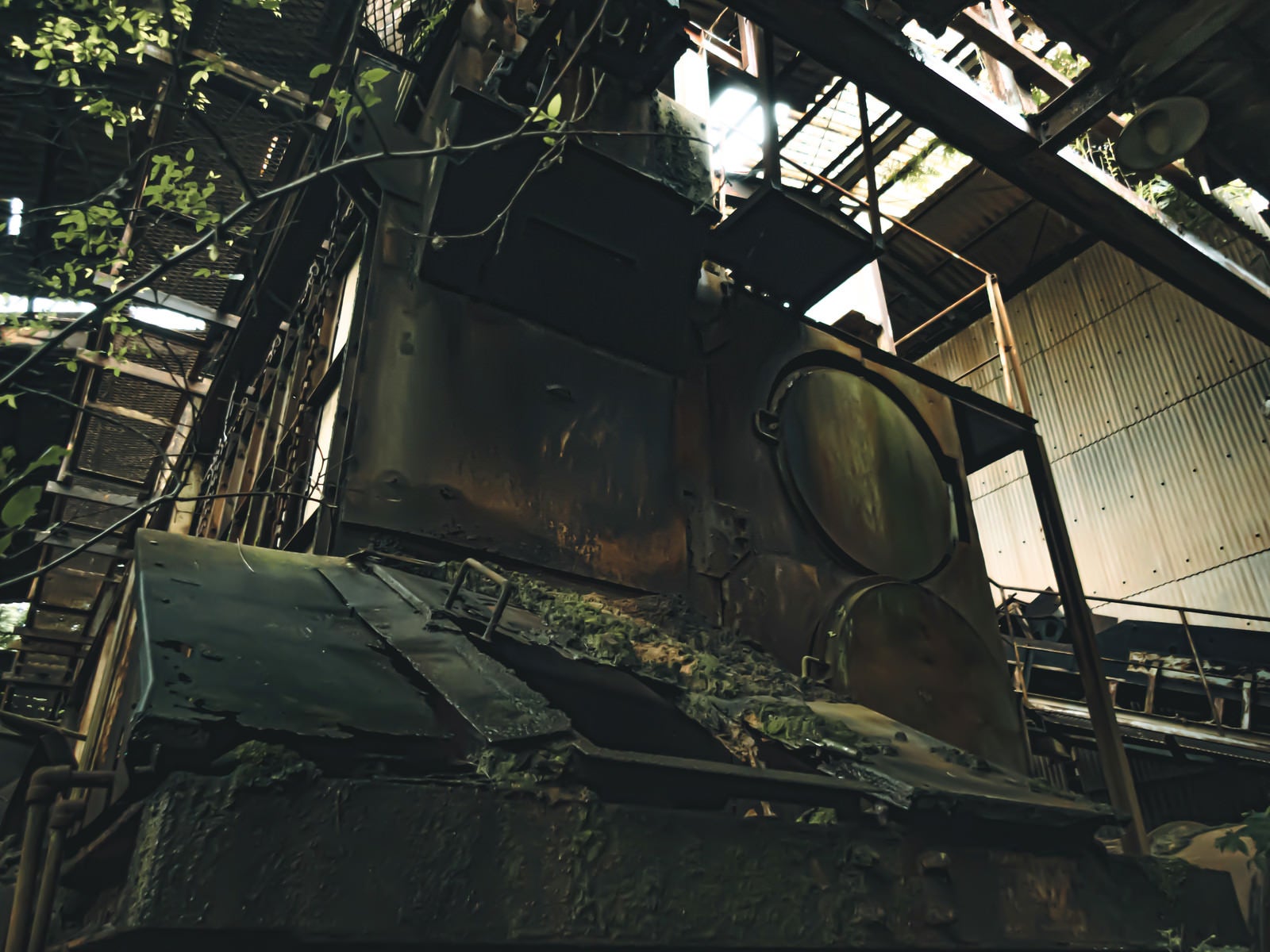 「荒廃した工場設備」の写真