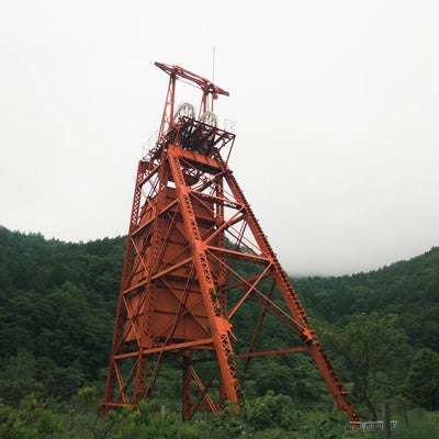 炭鉱メモリアル森林公園の竪坑巻き上げ機の写真