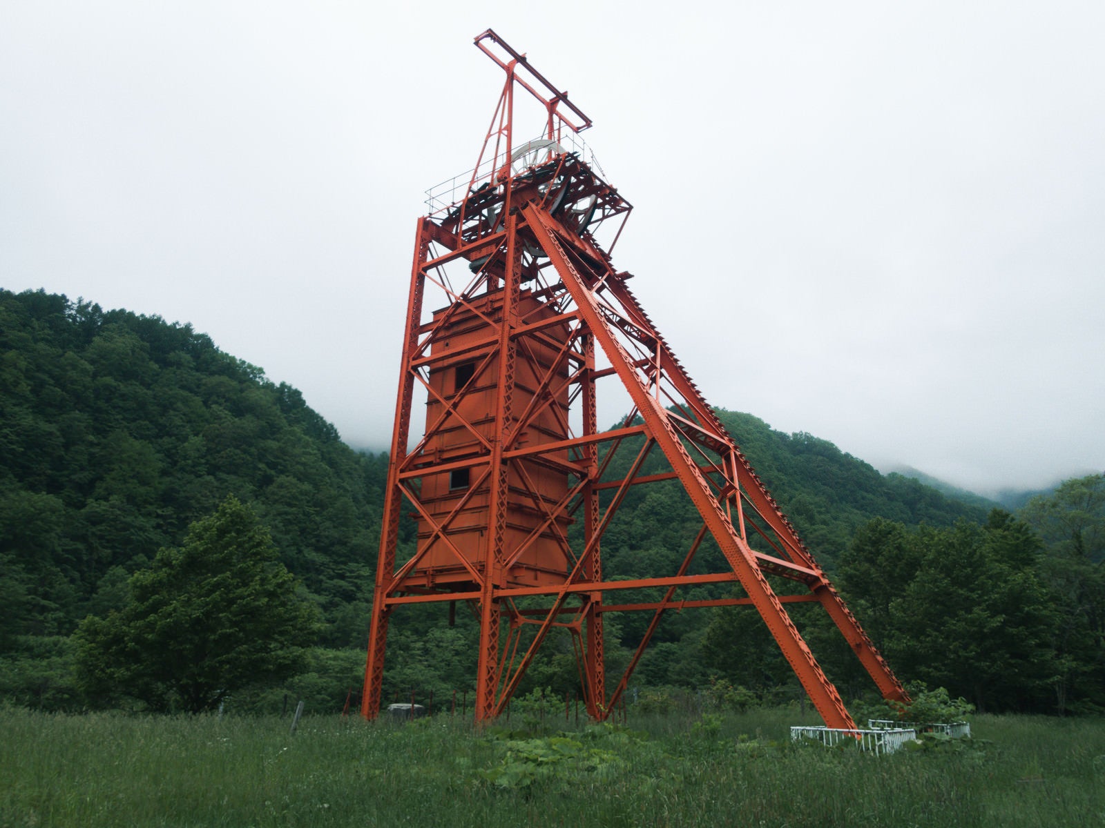 「旧三菱美唄炭鉱跡地,の竪坑巻き上げ機」の写真