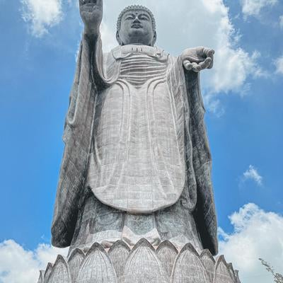 ▲見上げる先に広がる慈悲の牛久大仏の素材