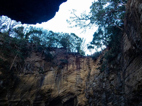 竜宮窟の岩肌の写真
