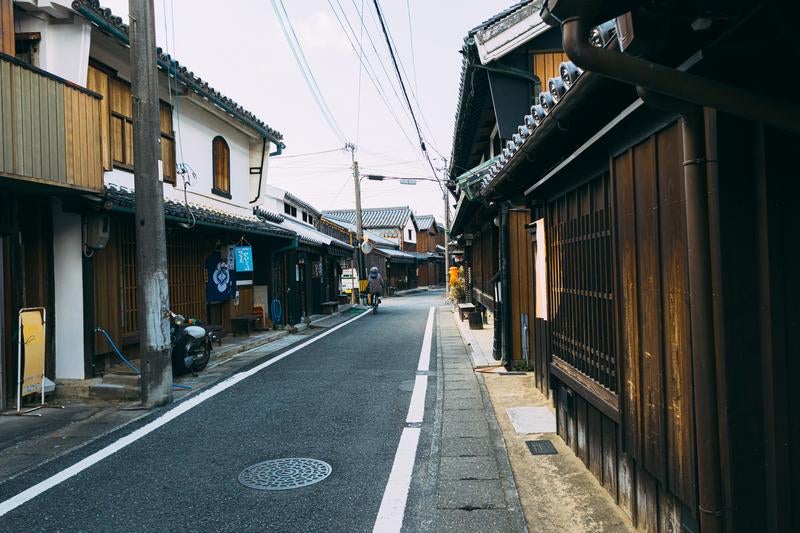 湯浅町の古い町並みが続く路地