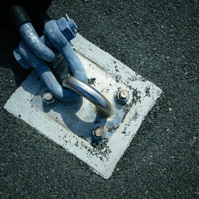 繋ぎとめたチェーンの写真