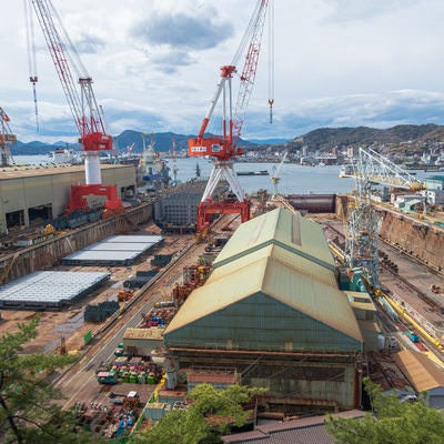 呉市造船所のクレーンの写真