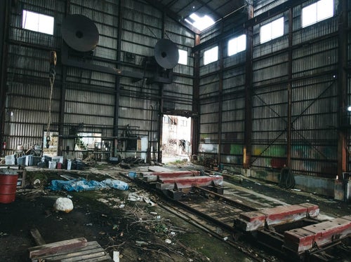 廃業した工場の写真