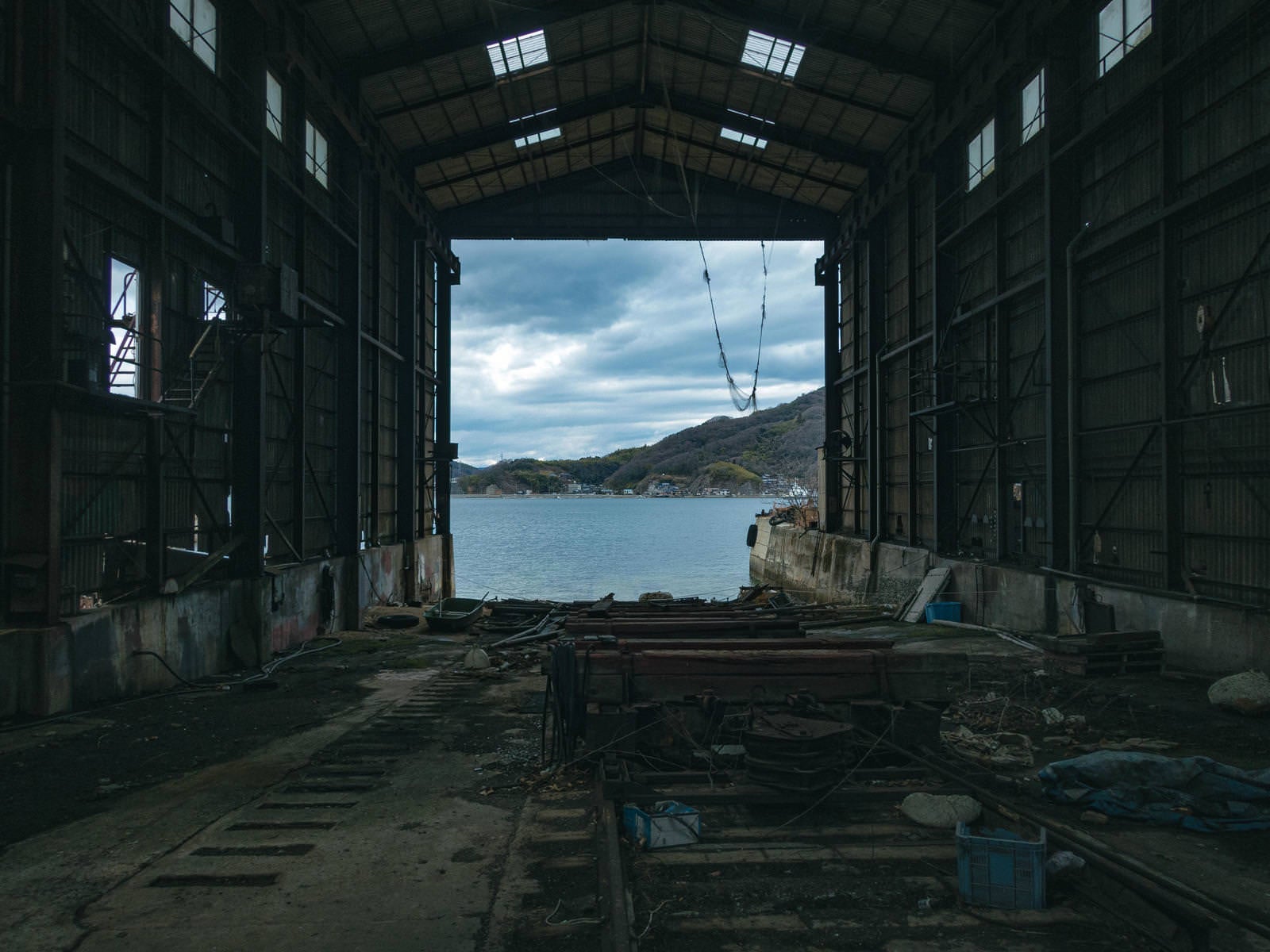 「造船工場から見た海」の写真