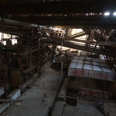 倒壊した製紙工場の写真