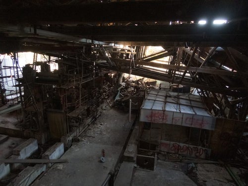 倒壊した製紙工場の写真
