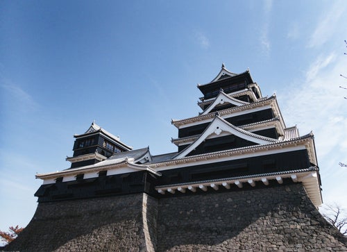 凛と佇む熊本城天守閣（熊本県熊本市）の写真
