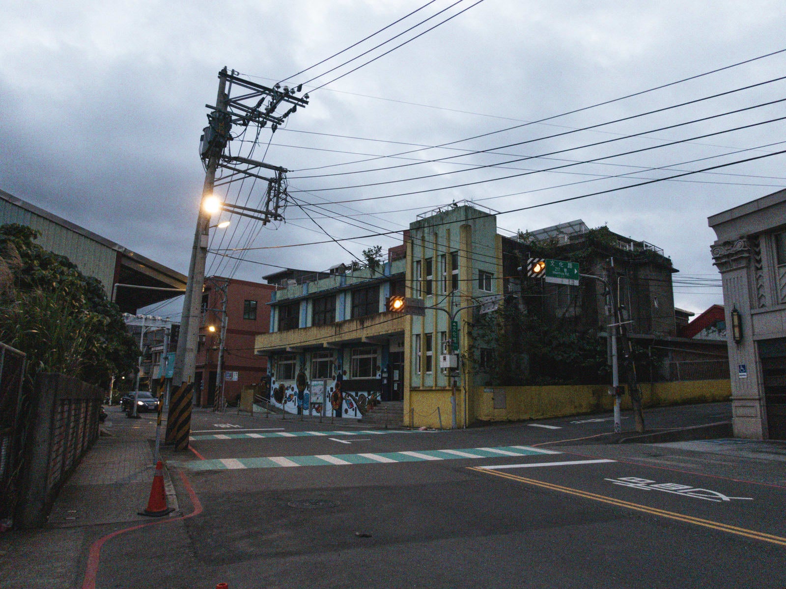 「台湾の鶯歌駅周辺の街並み」の写真