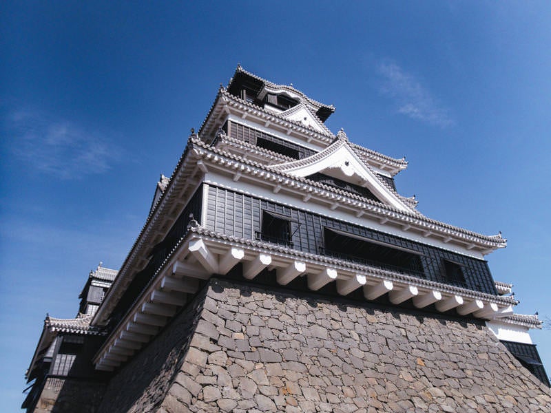 青空と熊本城の写真