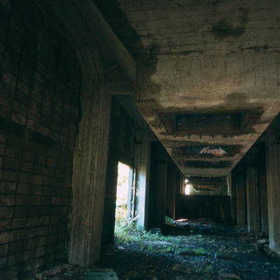 炭鉱の貯炭槽の写真