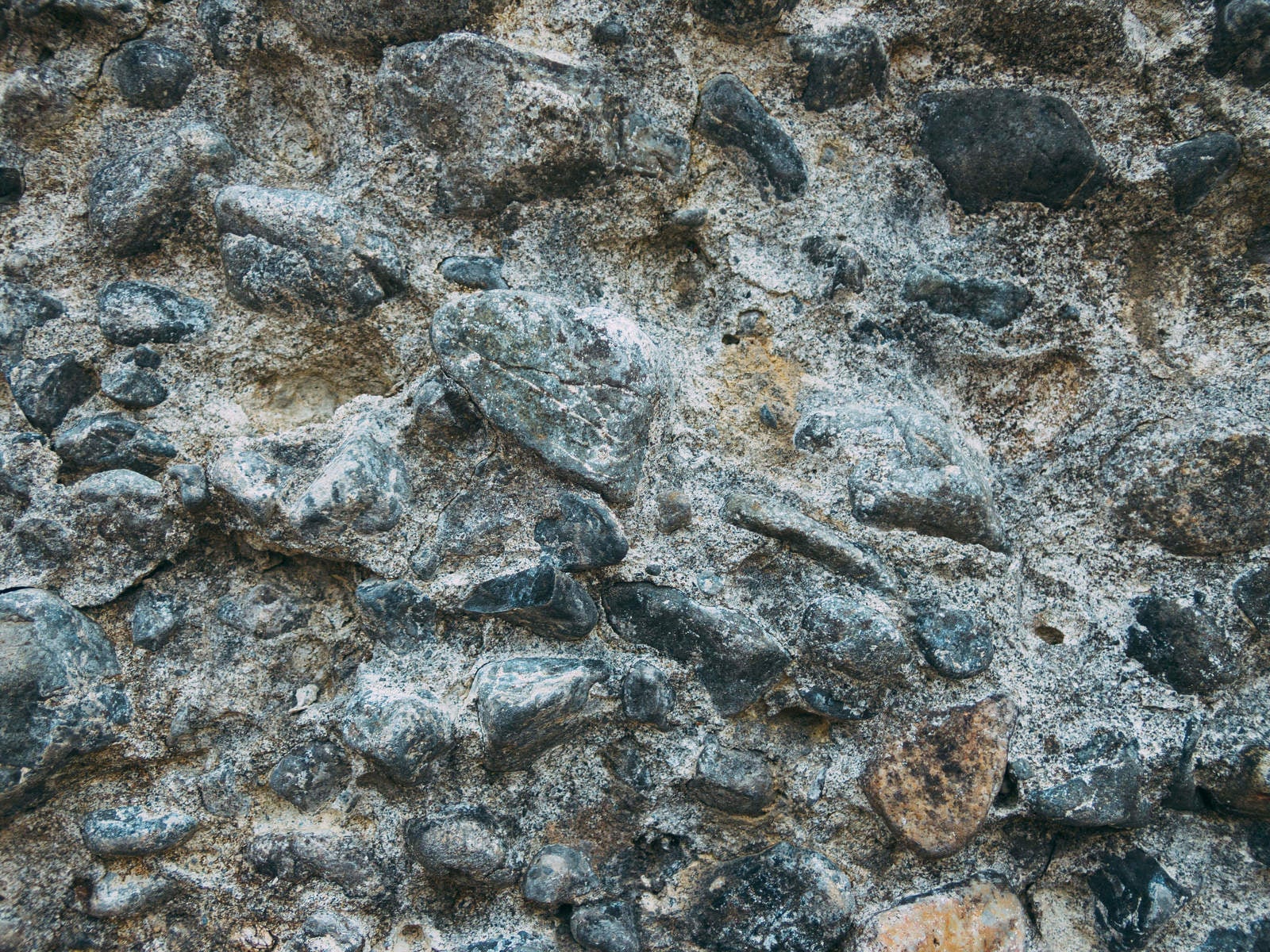 「石が固められた壁のテクスチャー」の写真