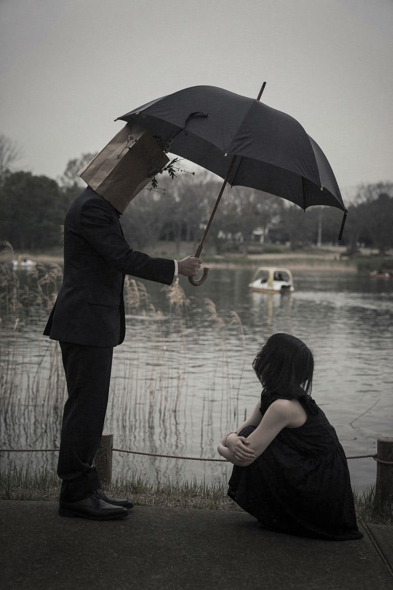「傘を差し上げますよ」の写真
