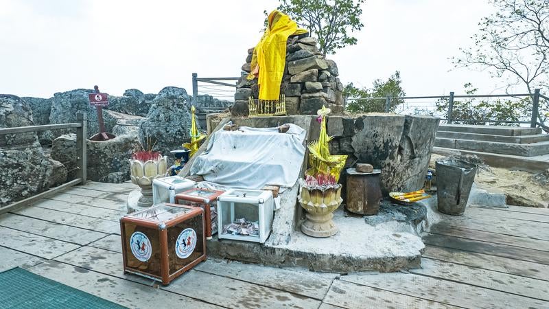 プレアヴィヒア寺院の慰霊碑の写真