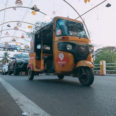 東南アジアの交通手段トゥクトゥクの写真