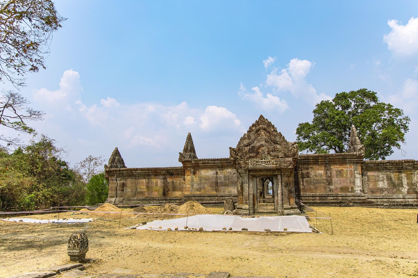 「カンボジアの古代クメール寺院」の写真