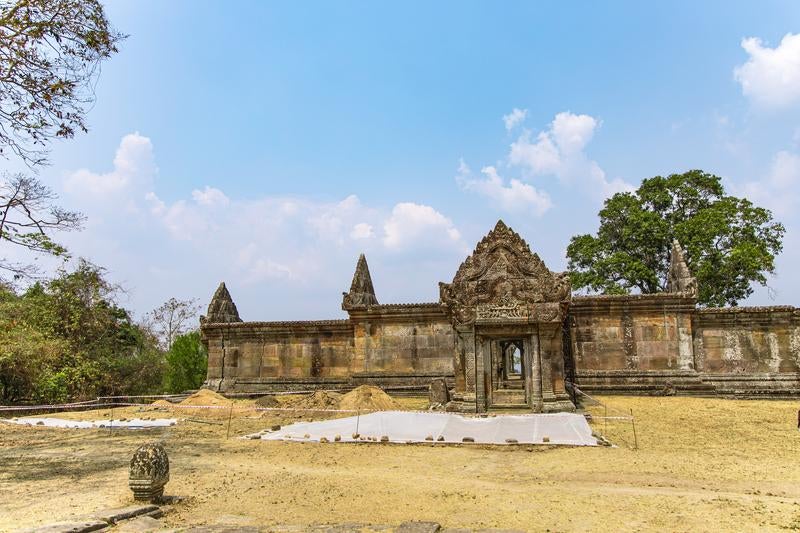 カンボジアの古代クメール寺院の写真