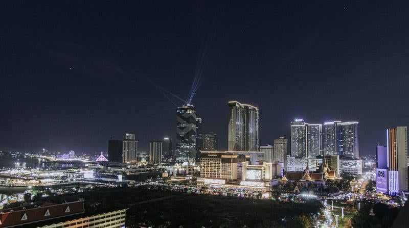 カンボジア・プノンペンの高層ビル群夜景の写真