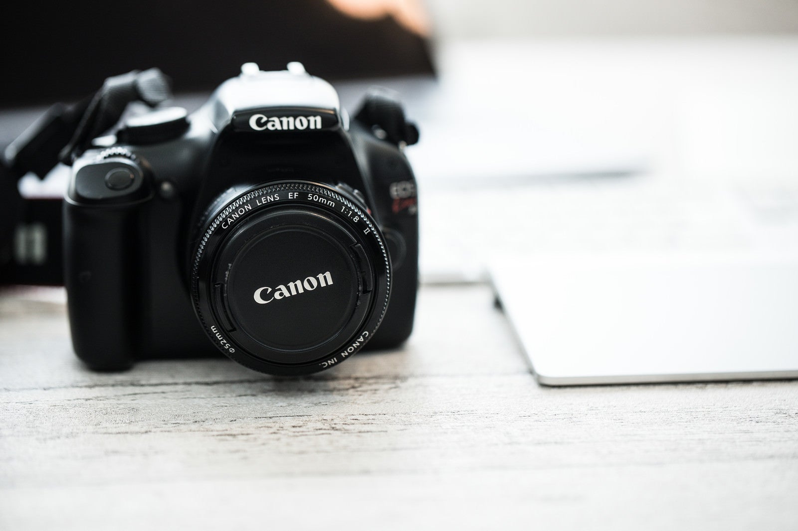「Canonのデジタル一眼レフカメラ」の写真