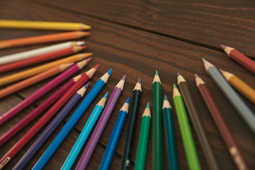 デザイン系の資料に使いやすい色鉛筆の写真