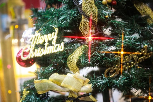 Merry Christmas と書かれたツリーの写真