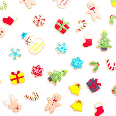 鮮やかで可愛いクリスマスアイシングクッキーの写真