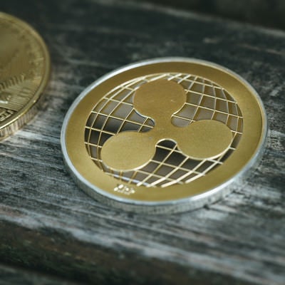 ビットコインとリップル（仮想通貨）の写真