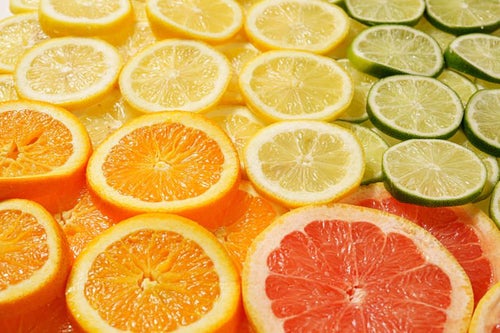 柑橘類のカットフルーツの写真