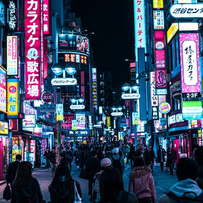 渋谷センター街のサイバーパンクの写真