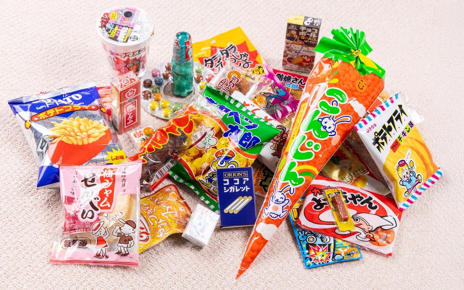 「100円以下で買えるスナック菓子」の写真