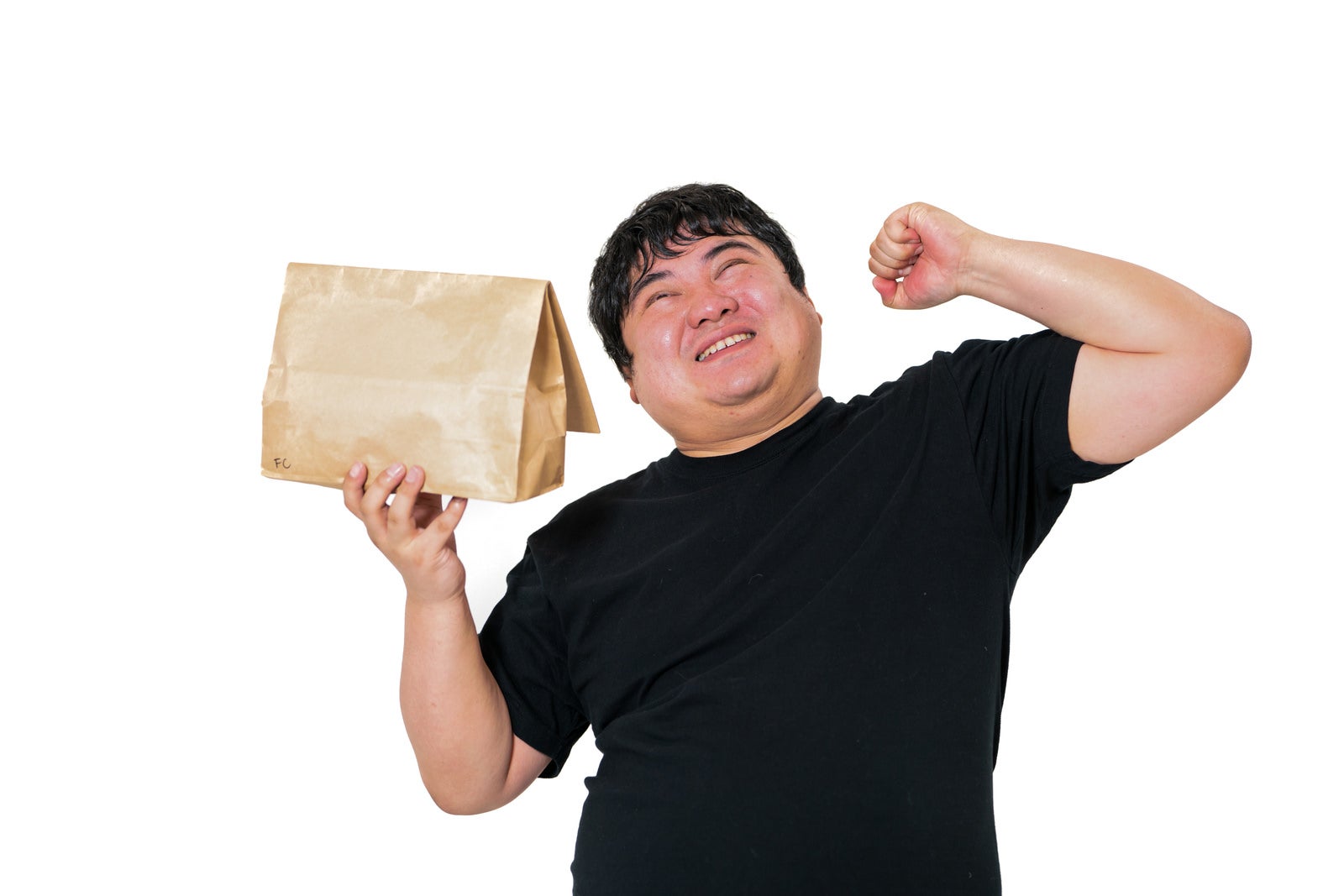 「小包を片手に歓喜する男性」の写真［モデル：段田隼人］