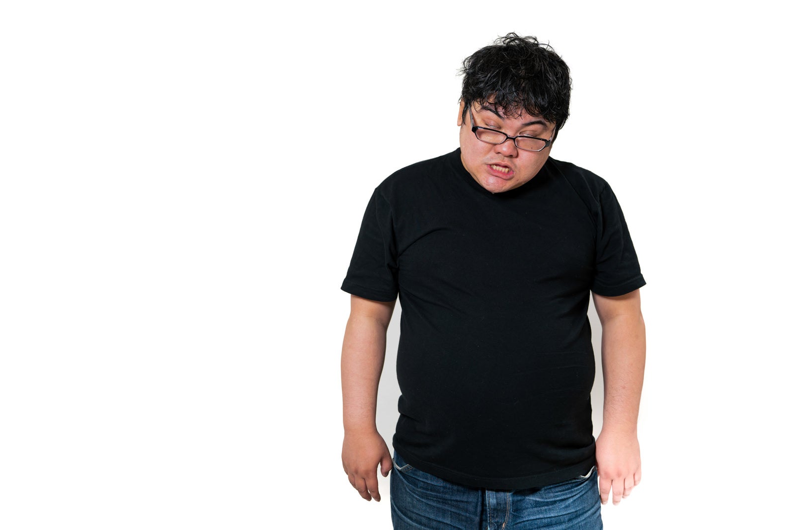 「白目をむいて放心状態のメガネ男子」の写真［モデル：段田隼人］