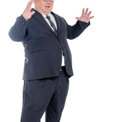 驚くスーツ姿の肥満男性の写真