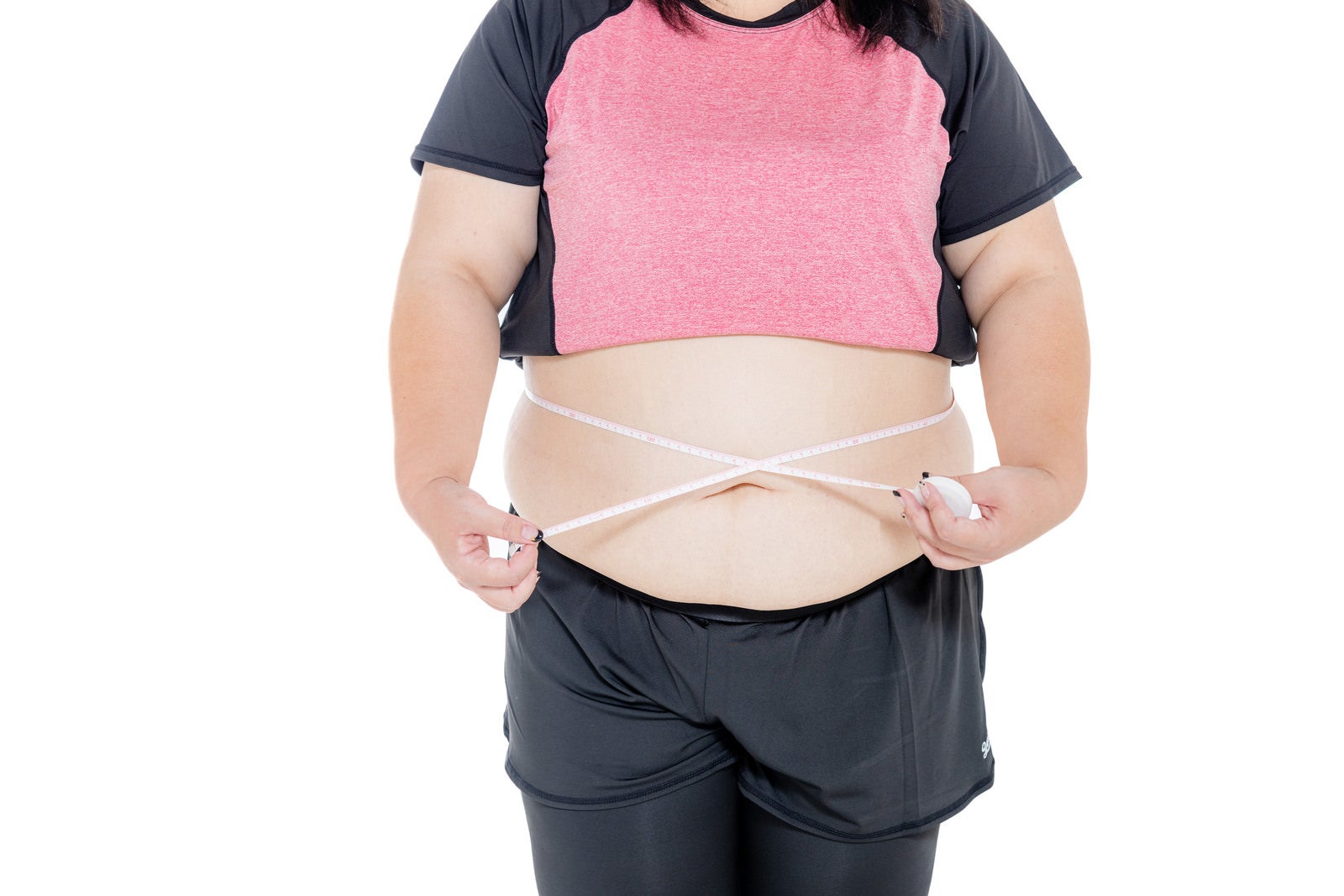 「お腹周りを測定中の膨よかな女性」の写真［モデル：KANA］