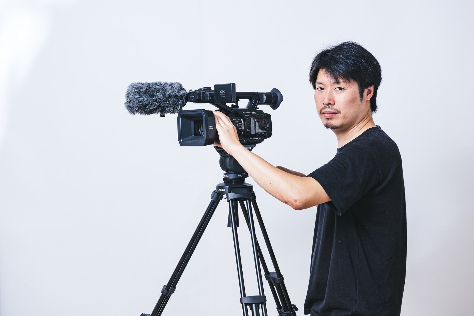 「ムービー撮影を担当するカメラマンです」の写真［モデル：瀧野恵太］