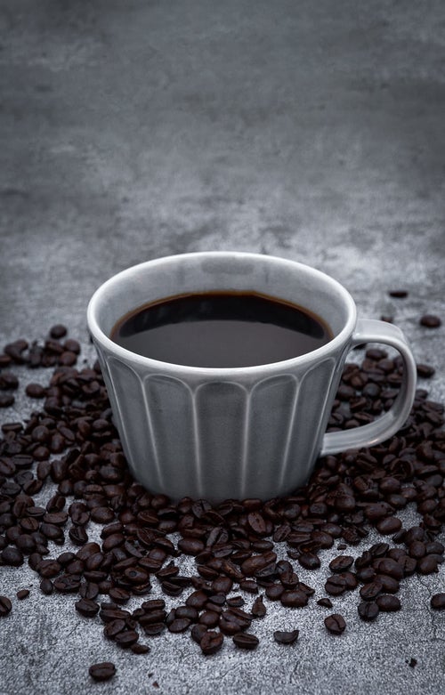 コーヒー豆上の珈琲の写真