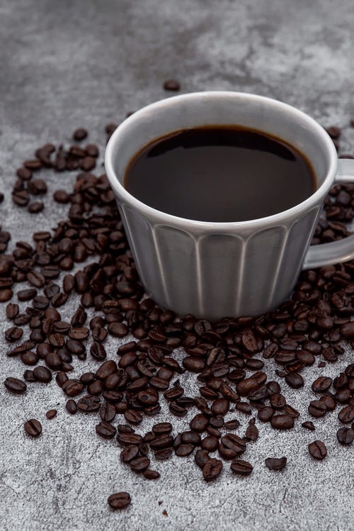 コーヒー豆で飾る珈琲の写真