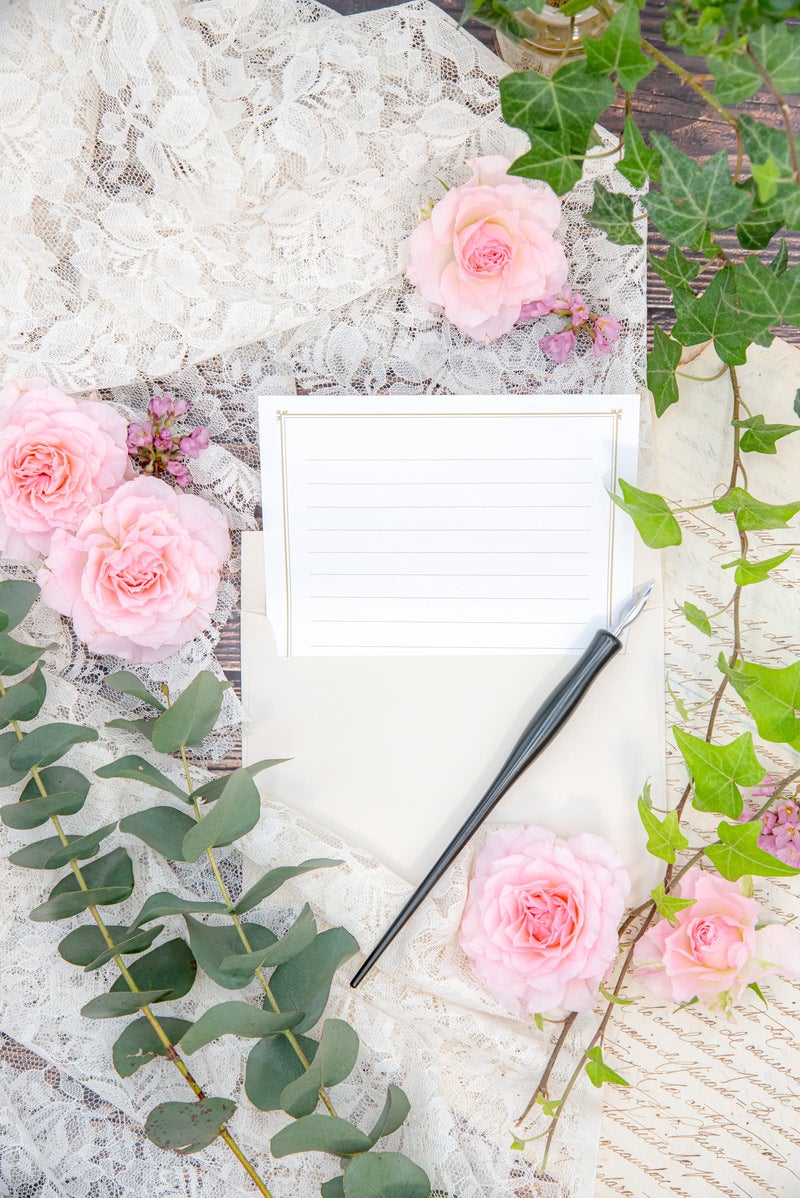 「彩る生花とレターセット」の写真