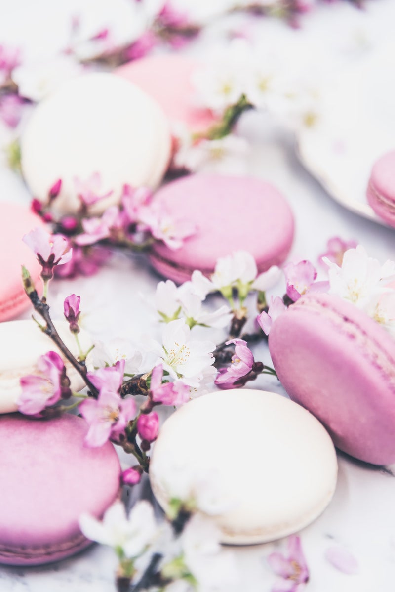 「桜の花とマカロン」の写真