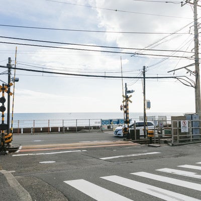 アニメのOPで有名になった鎌倉高校前駅の踏切の写真